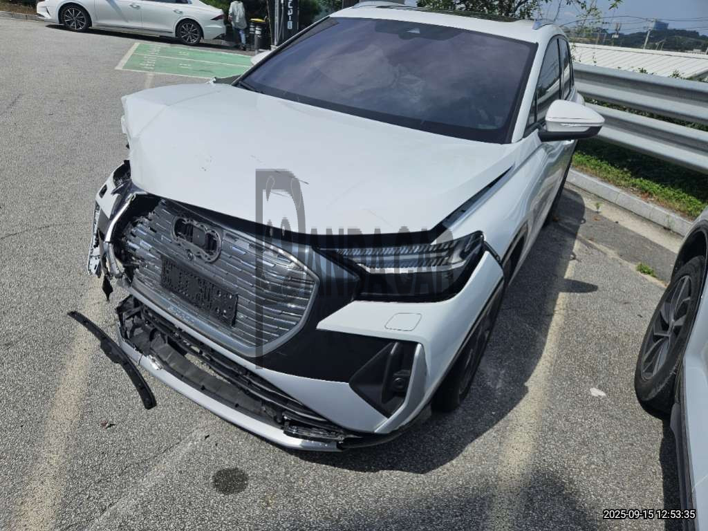 2023 Audi Q4 40 e-tron, photograph 3