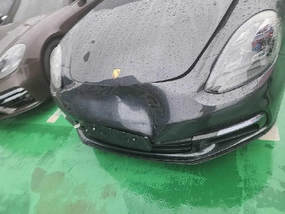 2018 Porsche Panamera 4, photograph 2