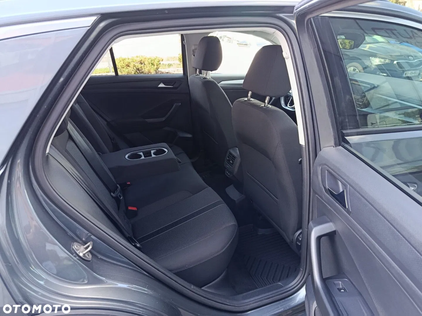 2022 Volkswagen T-Roc 1.5 TSI Life, photograph 7