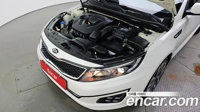 Kia K5 Luxury — photo 1 of 32