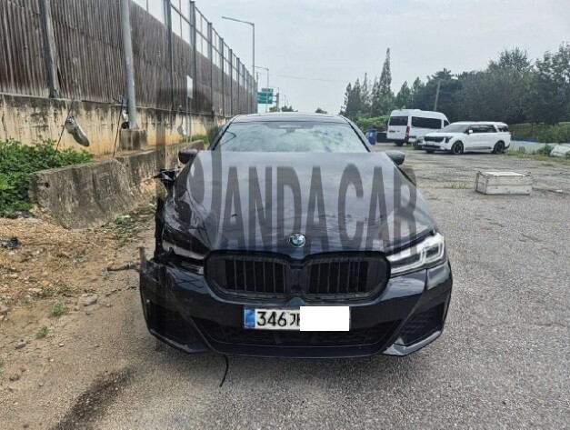 2021 BMW 530e, photograph 1
