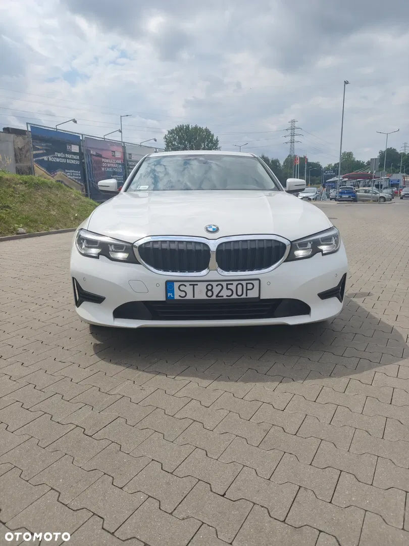 2019 BMW Seria 3 318d, photograph 2