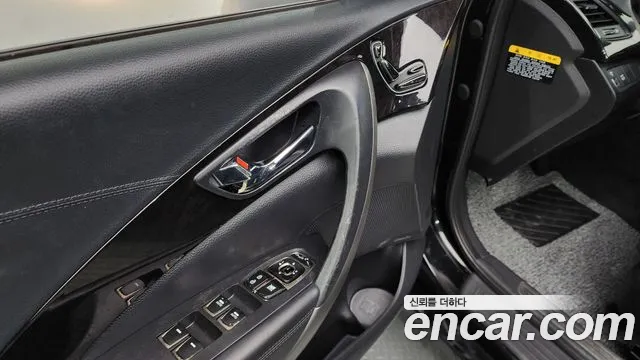 2011 Hyundai Grandeur HG240 Luxury, photograph 12