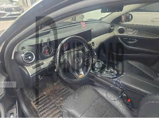 2017 Mercedes-Benz E200, photograph 4