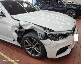 2020 BMW 530e iPerformance M Sport Package, photograph 2