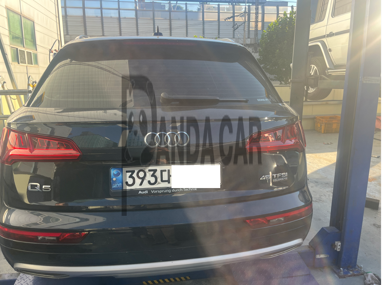 2020 Audi Q5 45 TFSI quattro, photograph 2