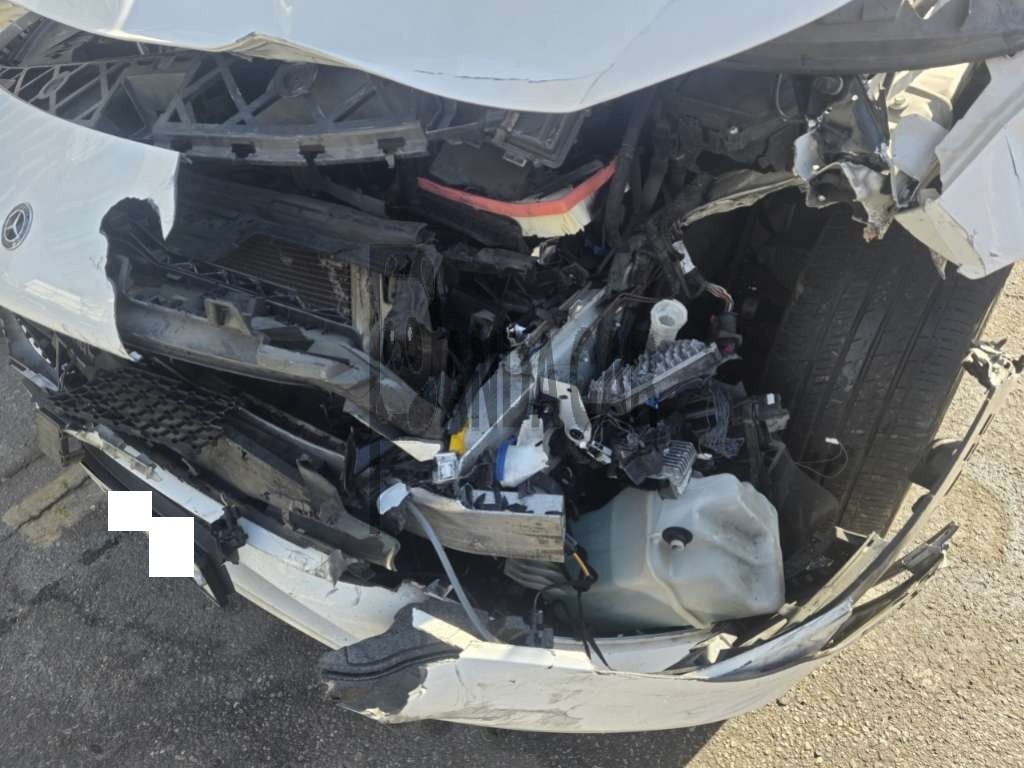 2020 Mercedes-Benz CLA250 4MATIC, photograph 2