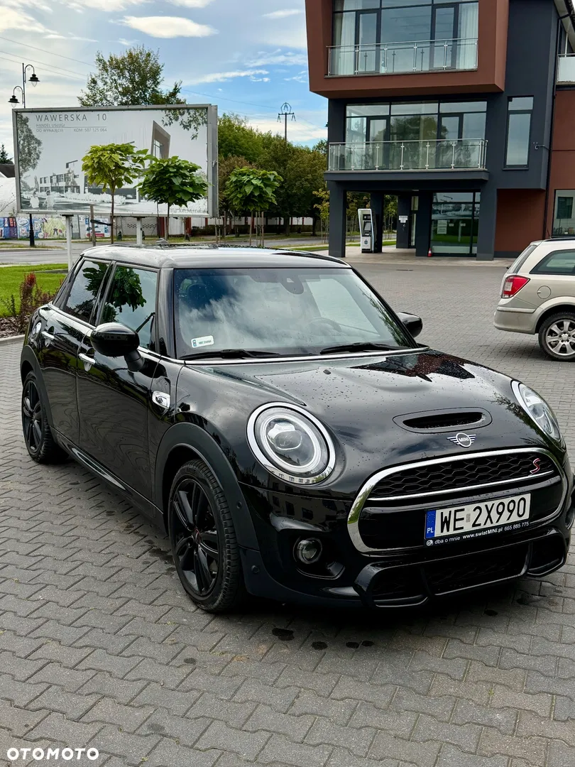 2021 MINI Cooper S John Works Trim, photograph 2