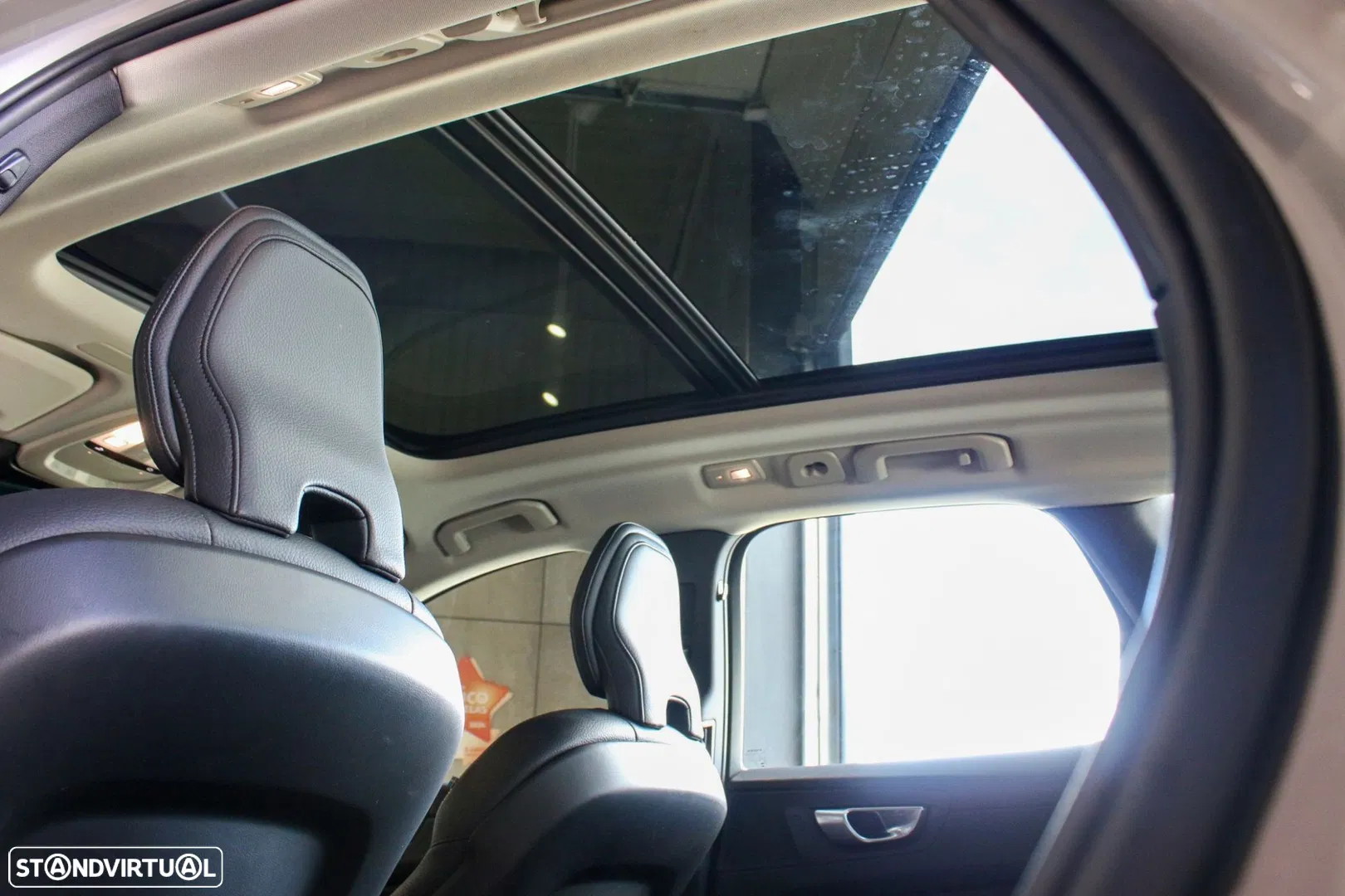 2023 Volvo XC 60 2.0 T6 PHEV Plus Dark AWD, photograph 9