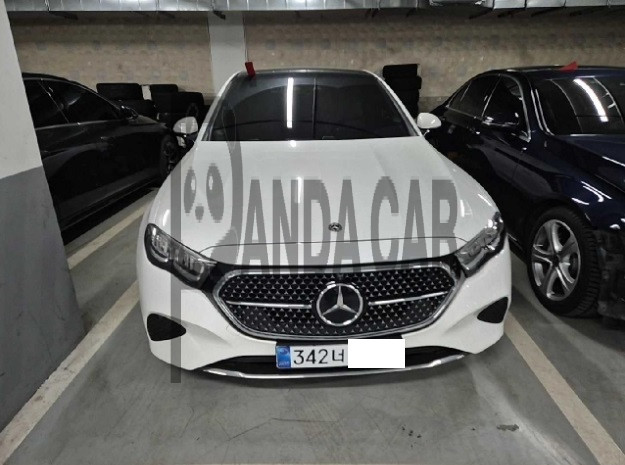 2026 Mercedes-Benz E 200, photograph 1