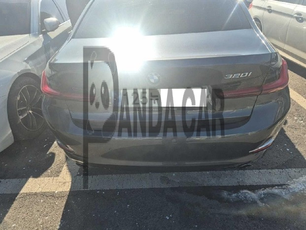 2022 BMW 320i, photograph 2