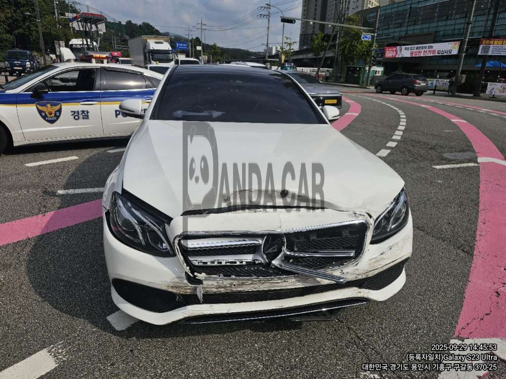 2019 Mercedes-Benz E300, photograph 1