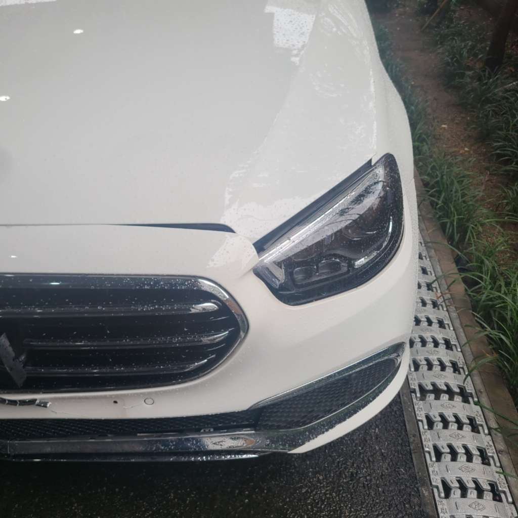 2021 Mercedes-Benz E250, photograph 4