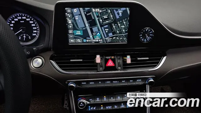 2019 Hyundai Grandeur Exclusive, photograph 2