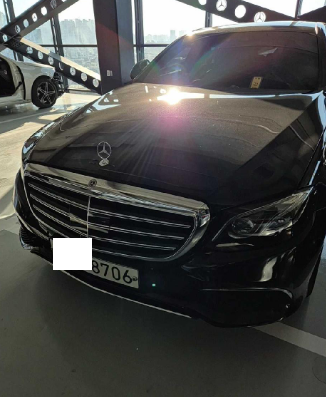2020 Mercedes-Benz E 300 4MATIC, photograph 1