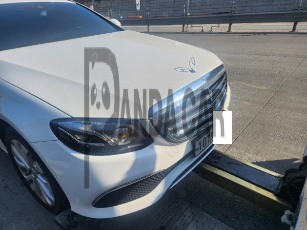 2019 Mercedes-Benz E220 d 4Matic, photograph 2