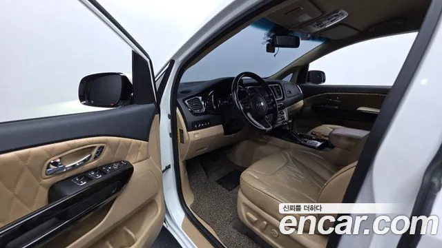 2019 Kia Canival 9-Seater Noblesse Special, photograph 2