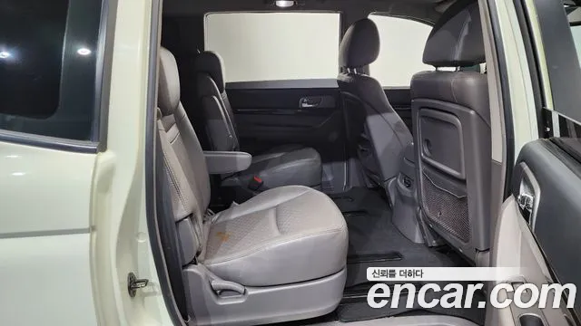KG_Mobility_Ssangyong KORANDO 4WD TX 9-seater — photo 1 of 30
