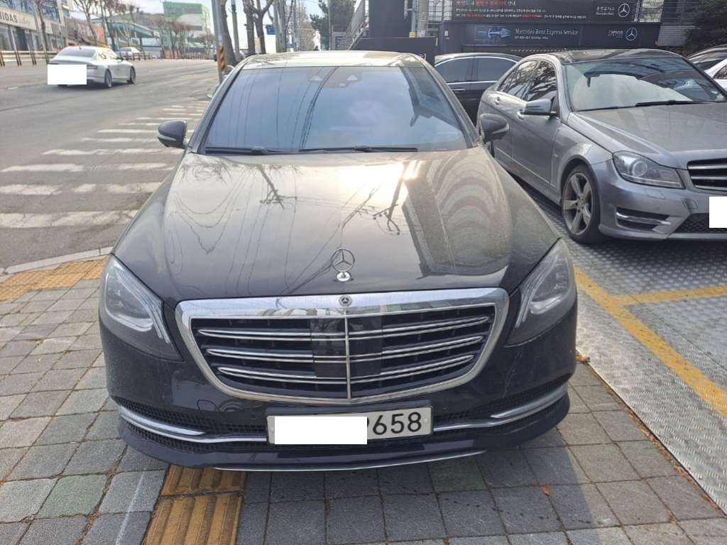 2020 Mercedes-Benz S 560 4MATIC, photograph 1