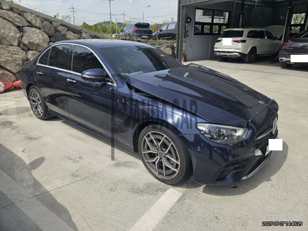 2021 Mercedes-Benz E220 d 4MATIC, photograph 3