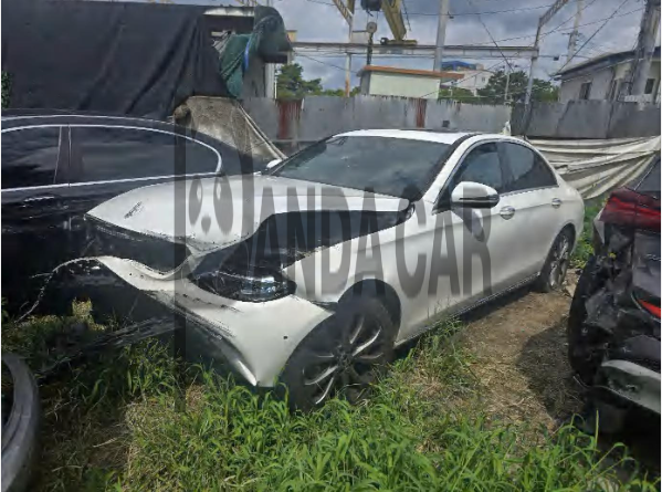2018 Mercedes-Benz E220 d 4Matic, photograph 2