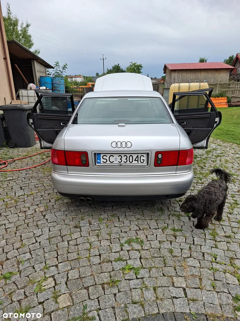 2001 Audi S8, photograph 12