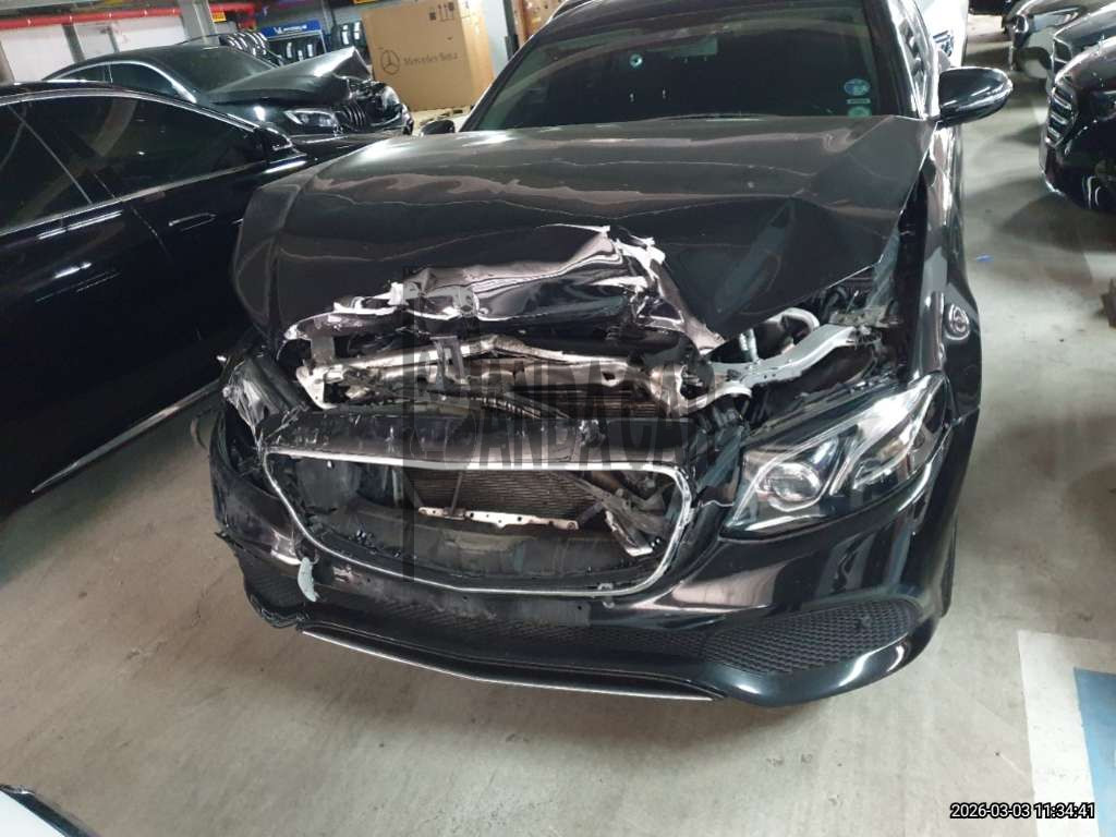 2020 Mercedes-Benz Benz E220 d, photograph 1
