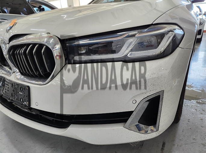 2021 BMW 530e, photograph 2