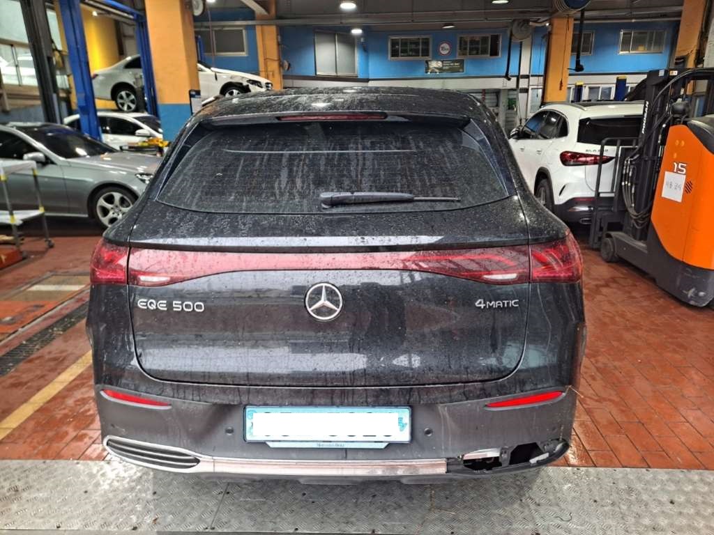 2023 Mercedes-Benz EQE500 4MATIC SUV, photograph 3