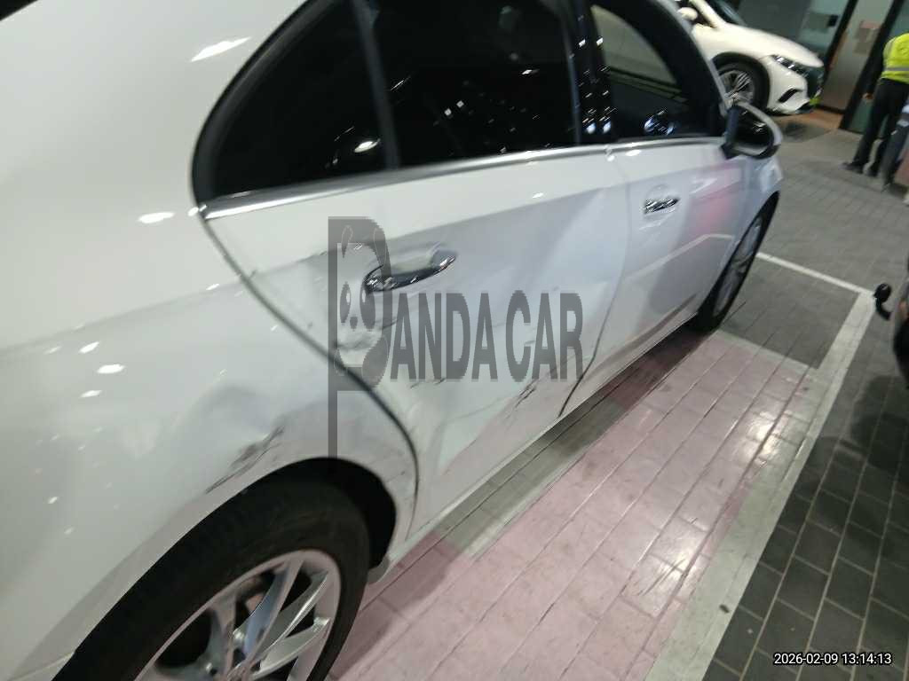 2020 Mercedes-Benz A220 Sedan, photograph 3