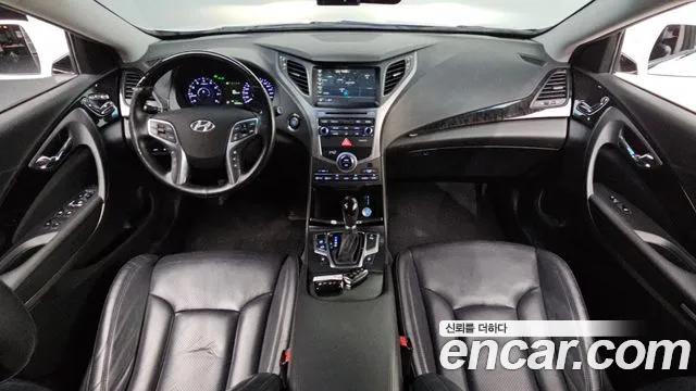 2014 Hyundai Grandeur HG240 Modern, photograph 4
