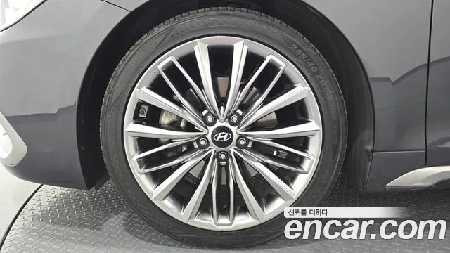 2017 Hyundai Grandeur 3.0 Exclusive, photograph 3