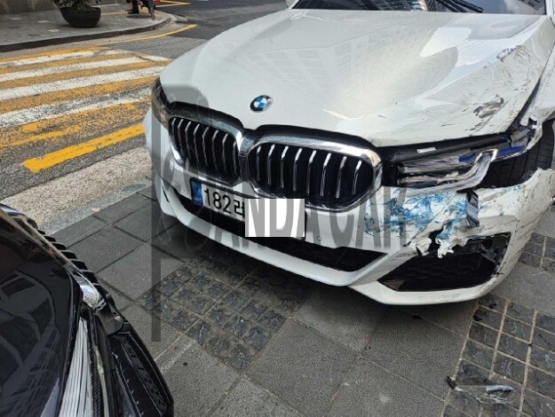 2021 BMW 530e, photograph 1