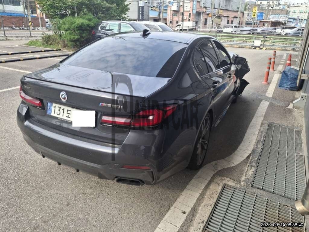 2021 BMW M550i xDrive, photograph 4