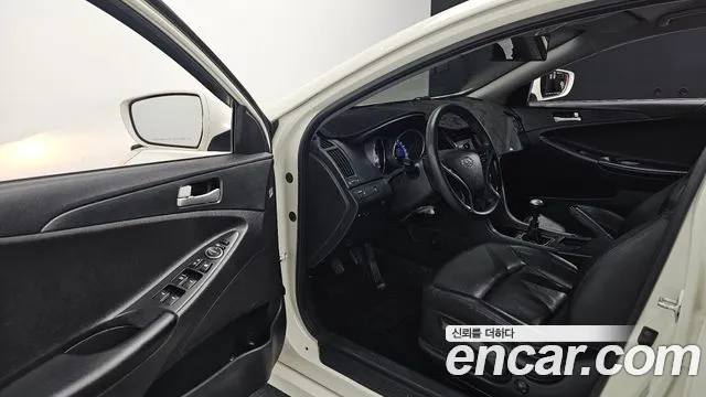 2012 Hyundai Sonata LPI TAXI, photograph 3