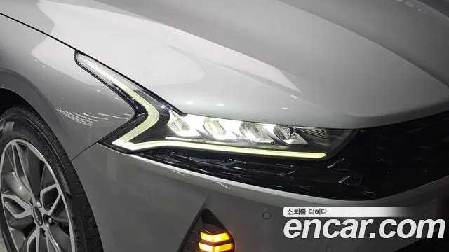 2021 Kia K5 Prestige, photograph 1