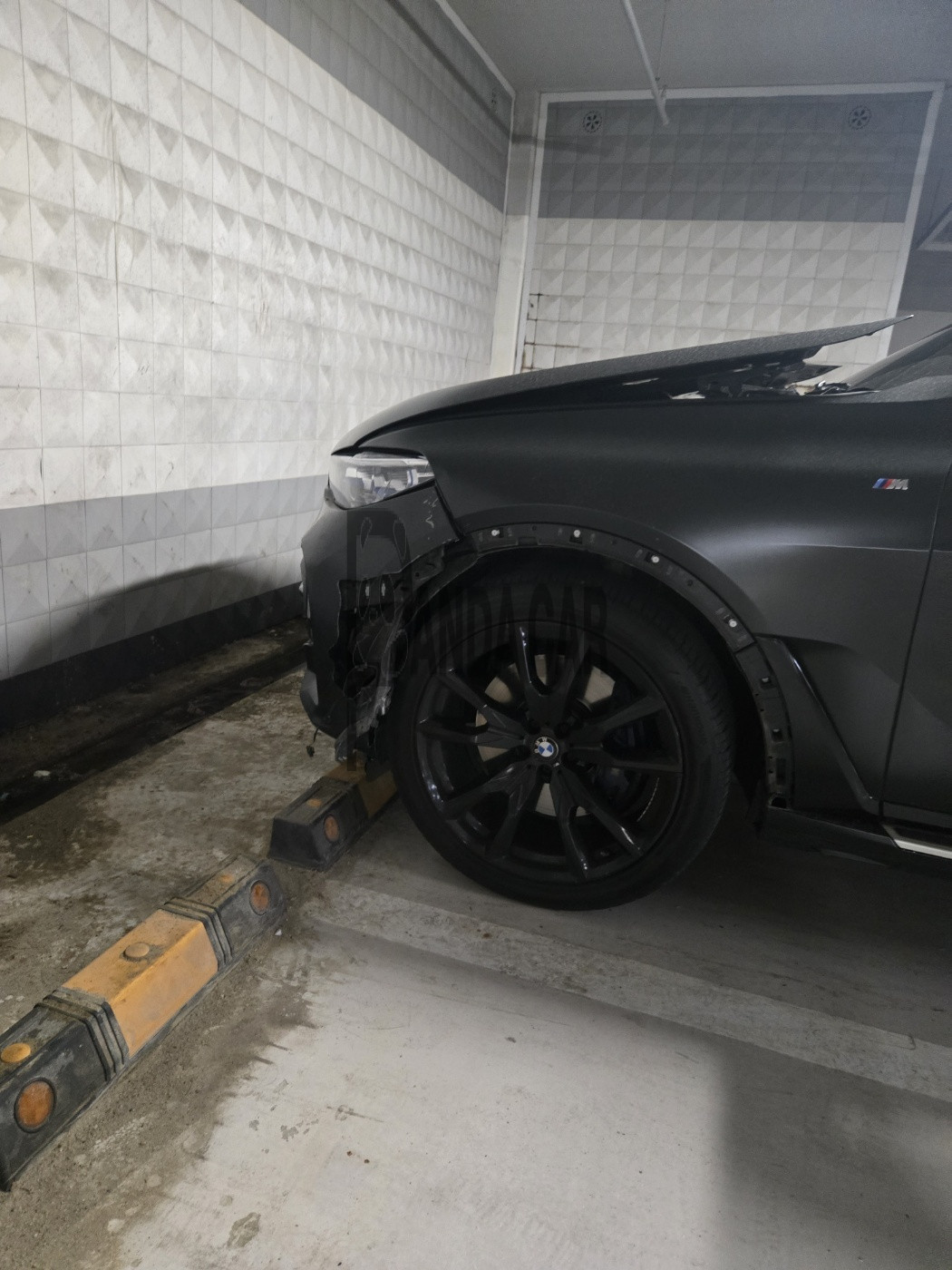 2021 BMW X7 xDrive40i, photograph 1