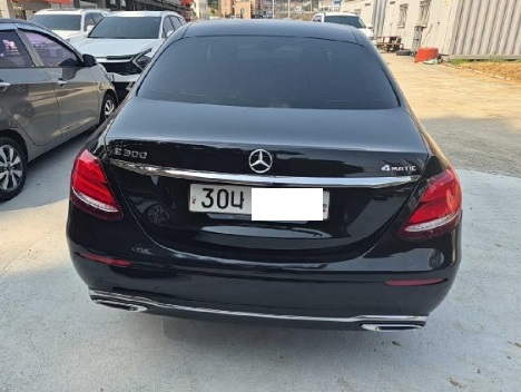 2019 Mercedes-Benz E220 d 4Matic, photograph 1