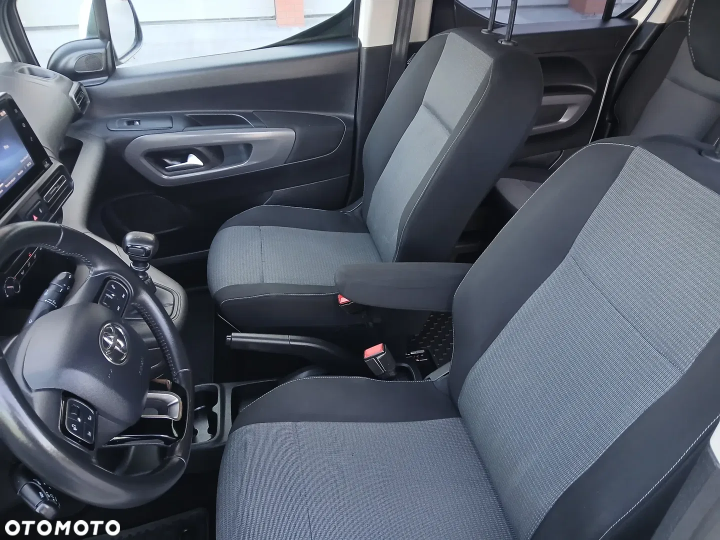 2020 Toyota Proace City Verso Long 1.5 D-4D Business, photograph 9