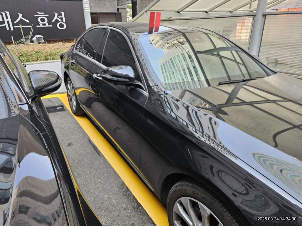 2018 Mercedes-Benz E300 4Matic, photograph 3
