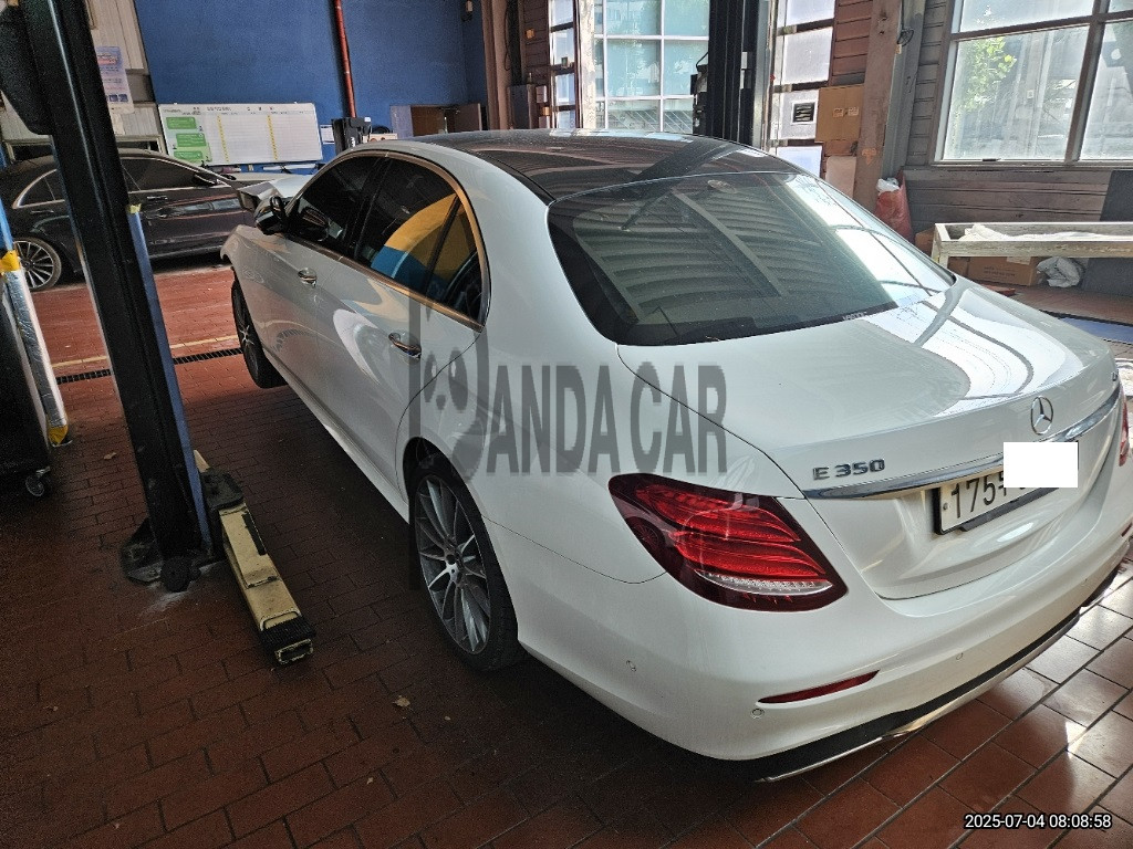 2020 Mercedes-Benz Benz E350 4Matic, photograph 5