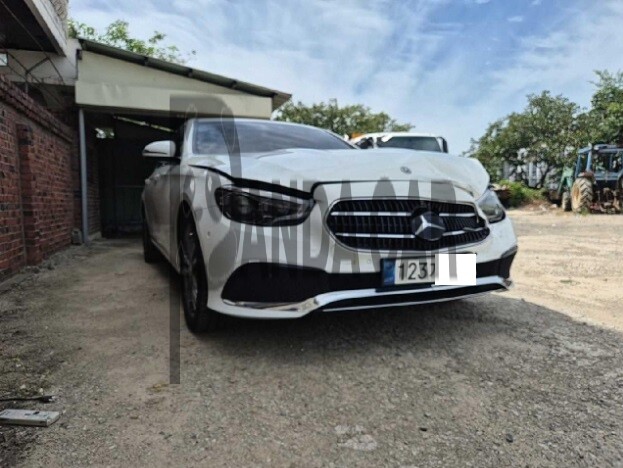 2021 Mercedes-Benz E350 4MATIC, photograph 1