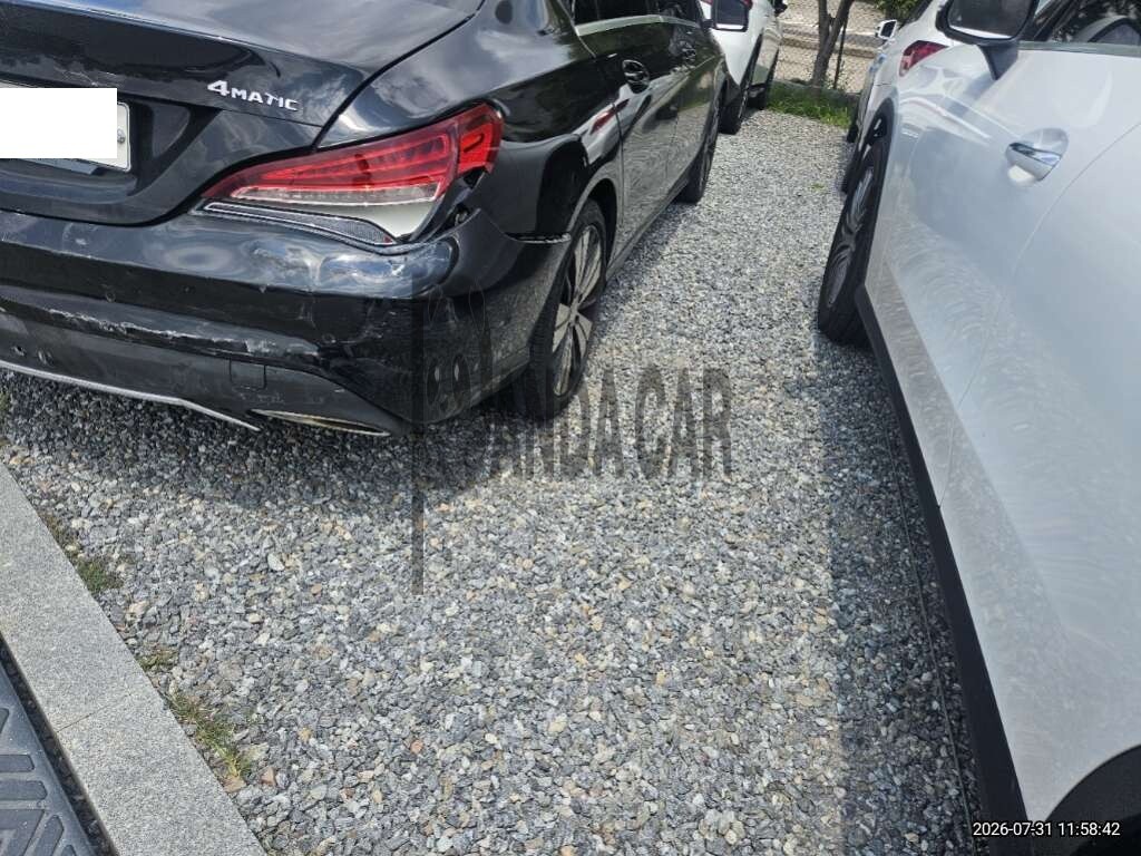 2017 Mercedes-Benz CLA250 4Matic, photograph 2