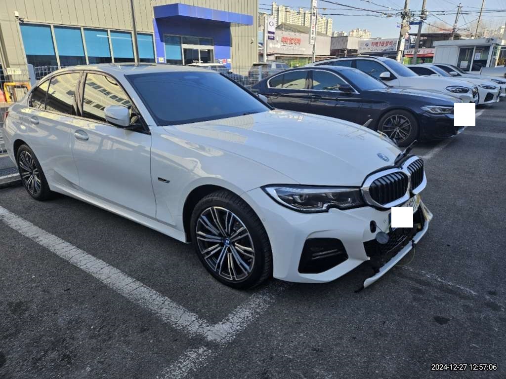 2022 BMW 320e, photograph 4