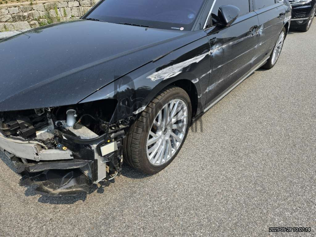 2021 Audi A8L 50 TDI quattro, photograph 4
