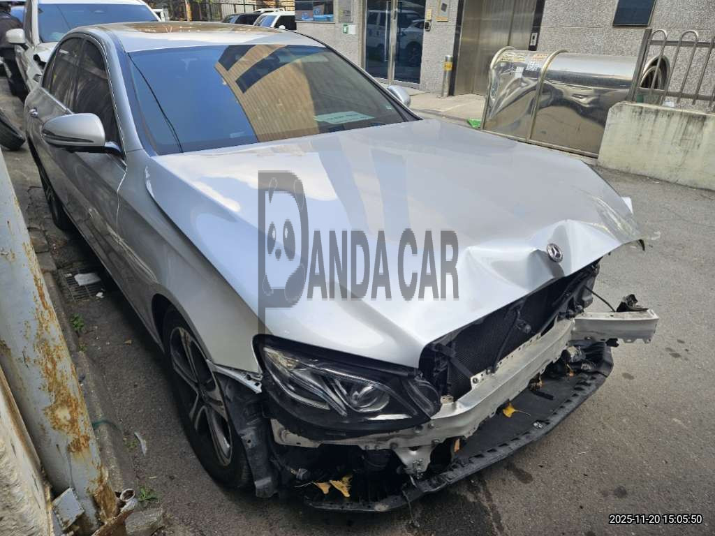 2018 Mercedes-Benz E300 4Matic, photograph 2