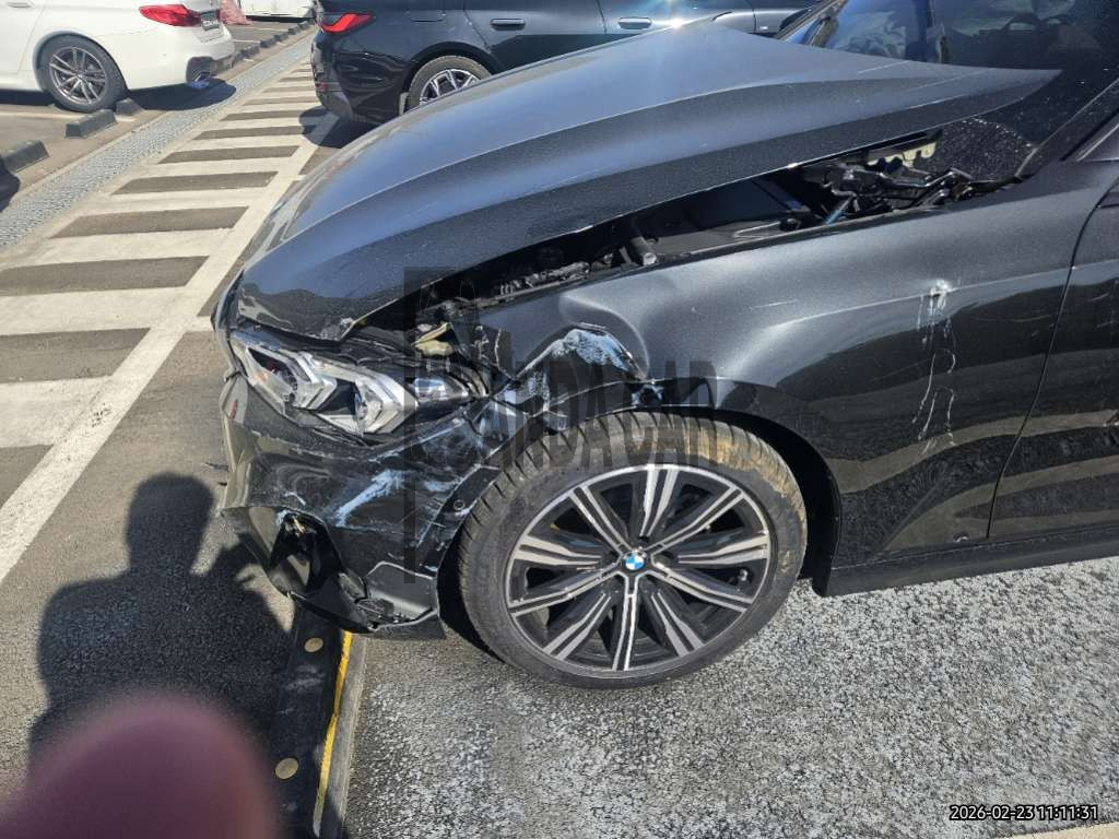 2025 BMW 320i, photograph 3