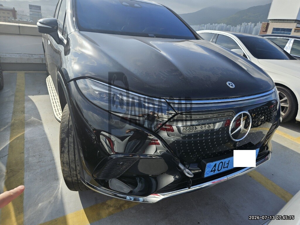 2023 Mercedes-Benz EQS450 4MATIC SUV, photograph 3