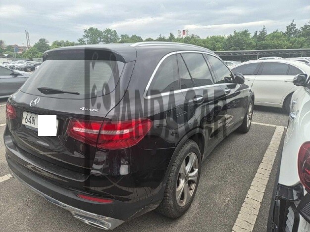 2018 Mercedes-Benz GLC220 d 4Matic, photograph 3