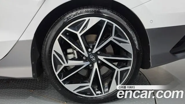 2022 Hyundai Ioniq6 Long Range AWD, photograph 5